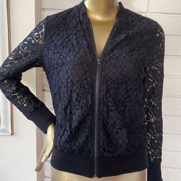 G by Guess blk fitted lace bomber style jacket/top. Sheer sleeves. Zip front - Picture 1 of 10